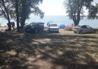 Kilometri de gunoaie pe malul lacului Costești-Stânca