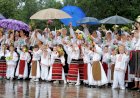 Între nedreptăți, restanțe și festivități