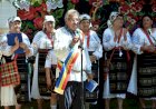 „Cupcuiul meu cel drag, cu datini din străbuni,  Tu vii dintr-o poveste cu plai și oameni buni…” (Cupcuiul din poveste)