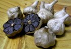 Beneficiile usturoiului negru