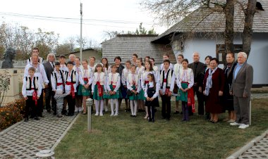 Casa cu ochii spre Mama