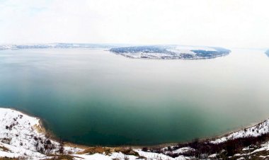 Între stânci și ape