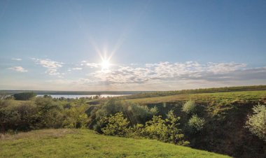 La capăt de hartă, la intersecţie de drumuri