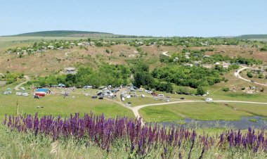 Duminica Mare, la Domulgeni, pe mal de Răut