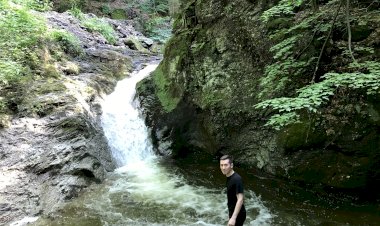 Drumeție la Cascada Lotrișor