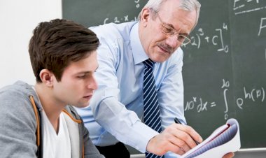 De ce crede elevul că îl pune la punct pe profesor