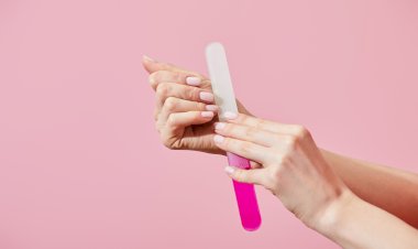 „De ce se exfoliază unghiile?”
