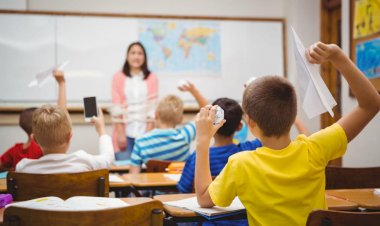 Mai putem opri distrugerea școlii și denigrarea profesorilor? 