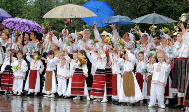 Între nedreptăți, restanțe și festivități