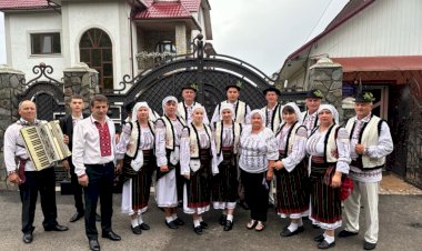 Cununița împletită cu Vlăstărașii, ca la Colicăuți
