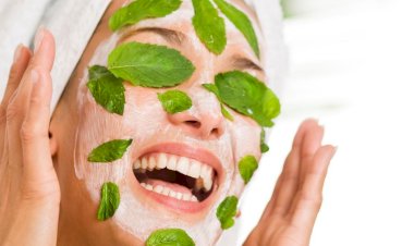 10 măști de față făcute acasă pe bază de alimente