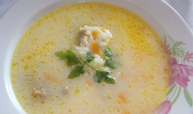 Ciorbă de pui cu usturoi