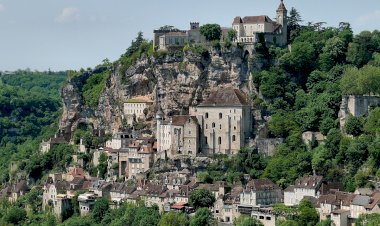 Rocamadour – sanctuarul înălțat între stâncă și cer