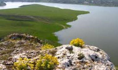 Complexul geologic și paleontologic din bazinul râului Lopatnic: Caracușenii Vechi – Corjeuți