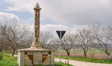 Lasă orașul în urmă și pornește într-o drumeție autentică spre satul Rogojeni