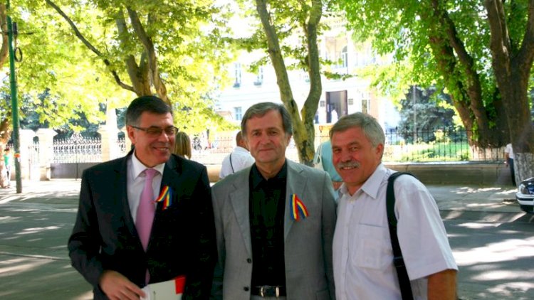 Eu sunt cu cei ce nu se lasă/ De mamă, limbă și pământ