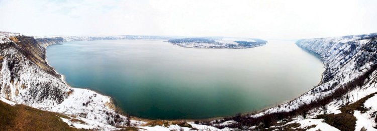 Între stânci și ape