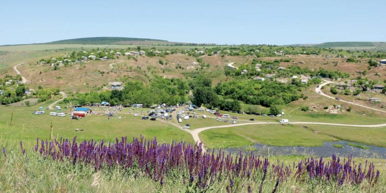 Duminica Mare, la Domulgeni, pe mal de Răut