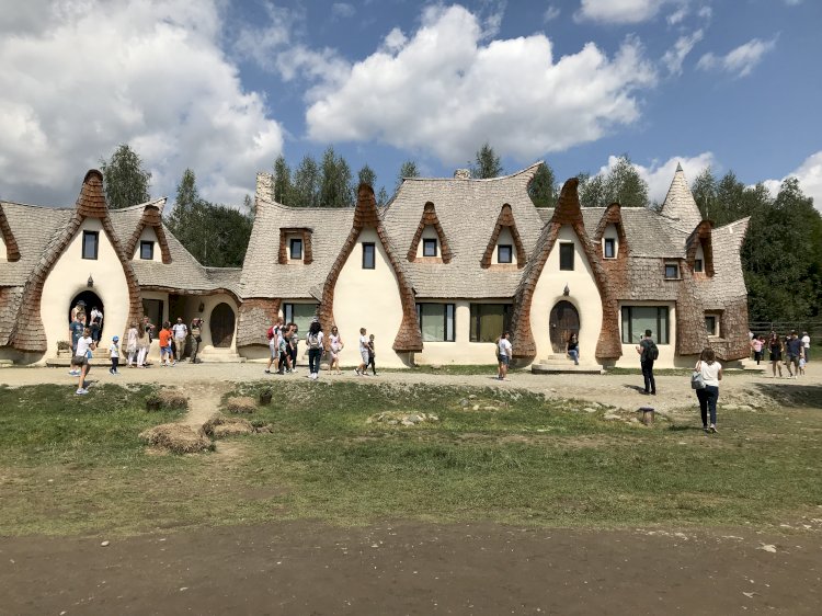 Castelul de Lut din Valea Zânelor