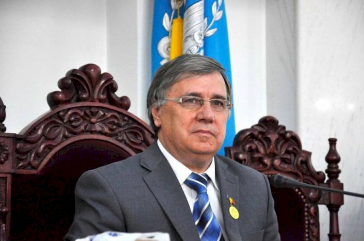 „Doru-mi-i de dumneavoastră/ Ca unui zid - de o fereastră”
