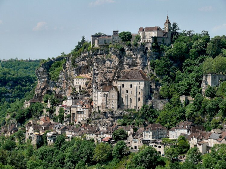 Rocamadour – sanctuarul înălțat între stâncă și cer