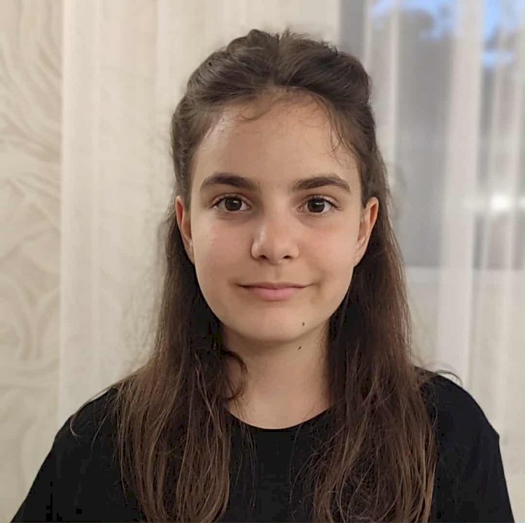 Ilinca, eleva care citește, visează și scrie povești