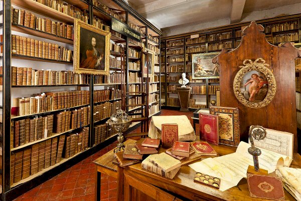 Ziua Internațională  Cărții și Ziua Bibliotecarului