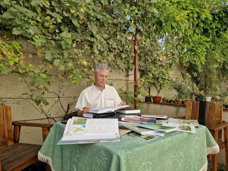 „Grădina Botanică” din curtea de patru ari a lui Pavel Pînzaru